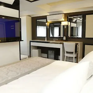 Otel The Mara Palace